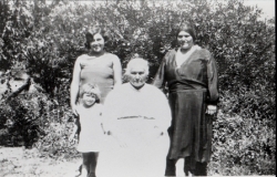 From left to right: Audrey Toler, Helen Trask-Lawson, Phyllisianna Nejo-LaChappa, Lenora LaChappa-Trask ' Photo taken early 1930s'